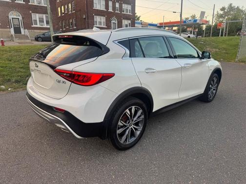2018 INFINITI QX30 Premium