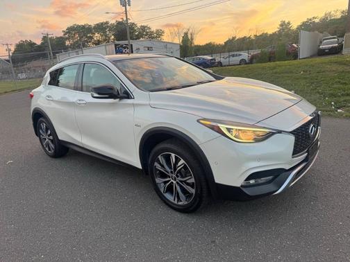 2018 INFINITI QX30 Premium