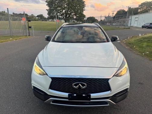 2018 INFINITI QX30 Premium