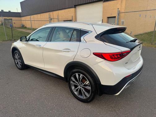 2018 INFINITI QX30 Premium