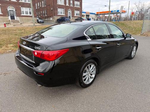 2015 INFINITI Q50 Base