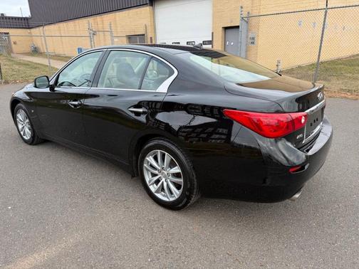2015 INFINITI Q50 Base