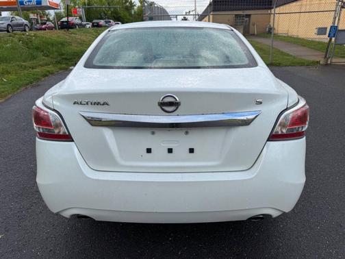Pearl White 2015 Nissan Altima 2.5 S