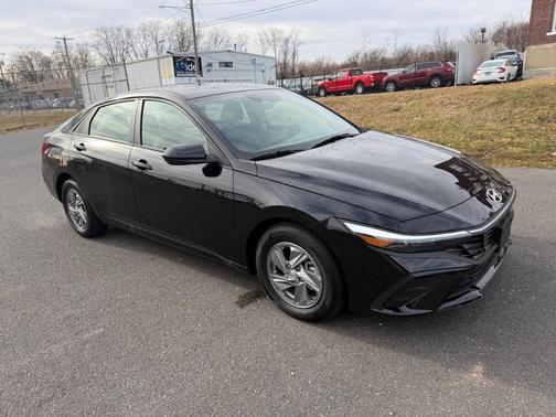 Abyss Black Pearl 2025 Hyundai ELANTRA SE