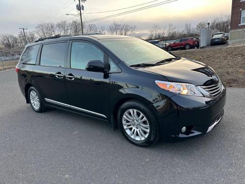 2017 Toyota Sienna XLE
