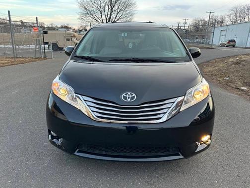 2017 Toyota Sienna XLE