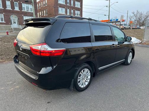 2017 Toyota Sienna XLE