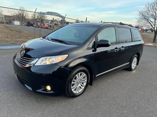 2017 Toyota Sienna XLE