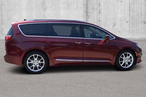 Photo 2 of 42 of 2017 Chrysler Pacifica Touring-L Plus