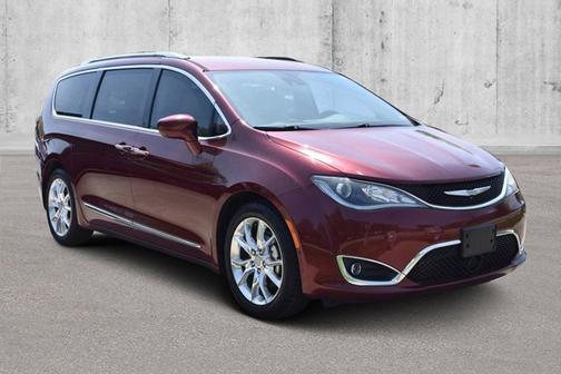 Photo 1 of 42 of 2017 Chrysler Pacifica Touring-L Plus