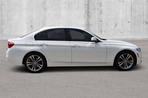 Photo 2 of 25 of 2017 BMW 330 i