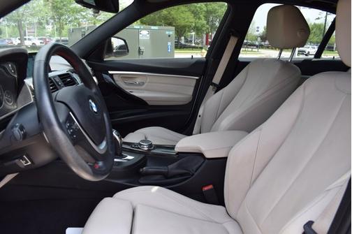 Photo 5 of 25 of 2017 BMW 330 i