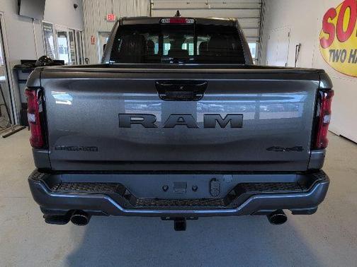 Granite Crystal Clearcoat Metallic 2026 RAM 1500 Big Horn/Lone Star