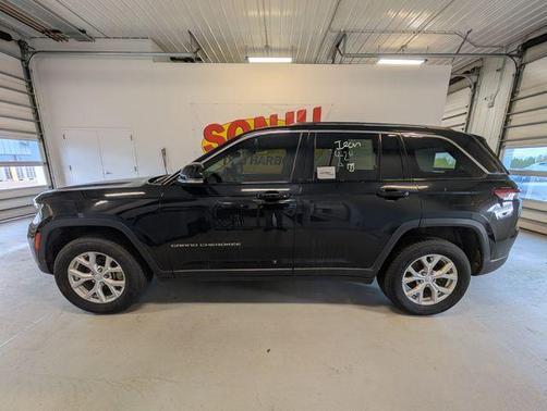 Diamond Black 2023 Jeep Grand Cherokee Limited
