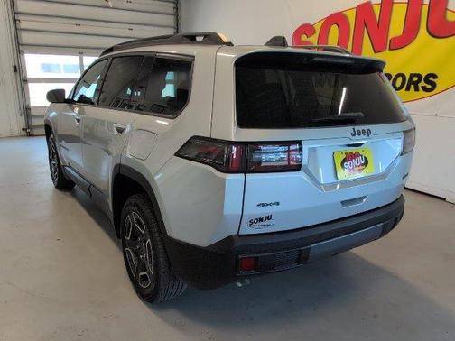 Silver Zynith Clearcoat 2026 Jeep Cherokee LAREDO/LIMITED