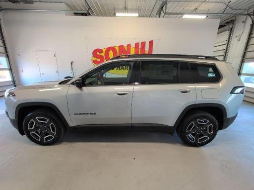 Silver Zynith Clearcoat 2026 Jeep Cherokee LAREDO/LIMITED