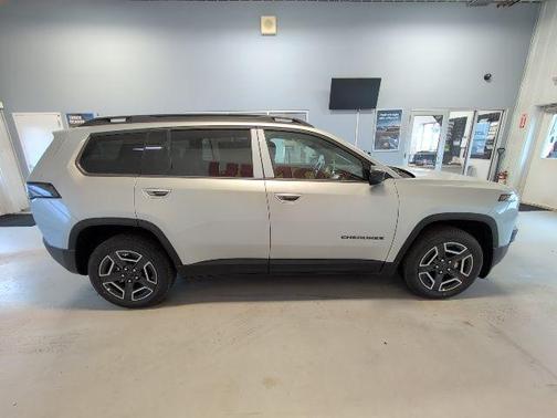 Silver Zynith Clearcoat 2026 Jeep Cherokee LAREDO/LIMITED
