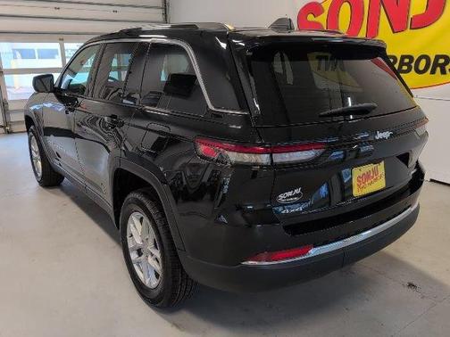 Diamond Black 2025 Jeep Grand Cherokee Laredo X