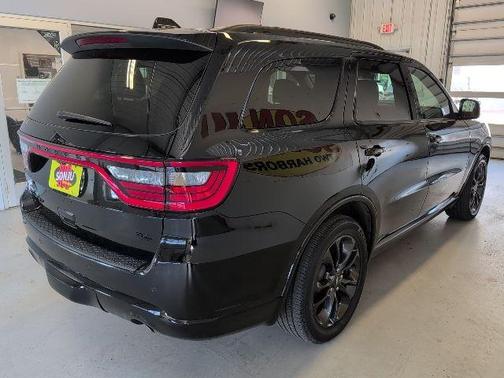 DB Black Crystal Clearcoat 2024 Dodge Durango R/T