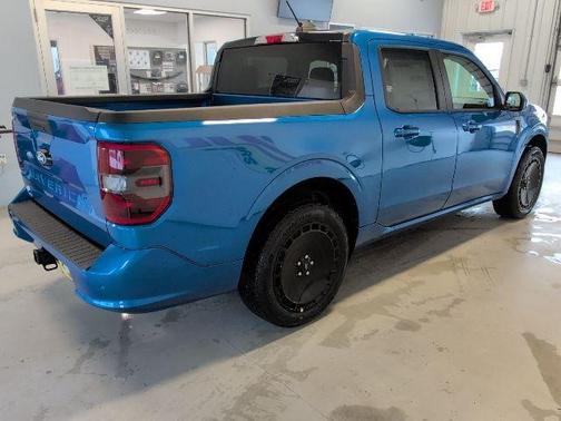 Velocity Blue 2026 Ford Maverick Lobo Standard