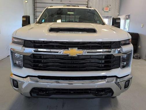 Summit White 2026 Chevrolet Silverado 3500 LT
