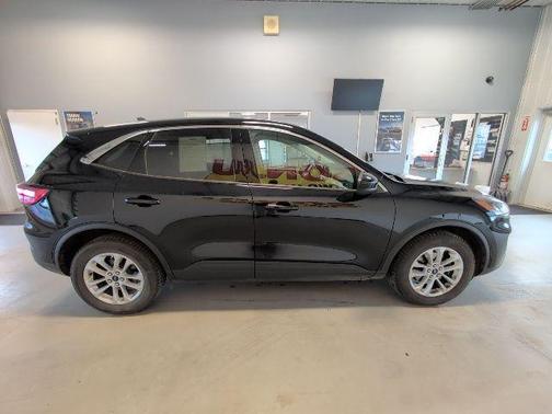 Black 2021 Ford Escape SE
