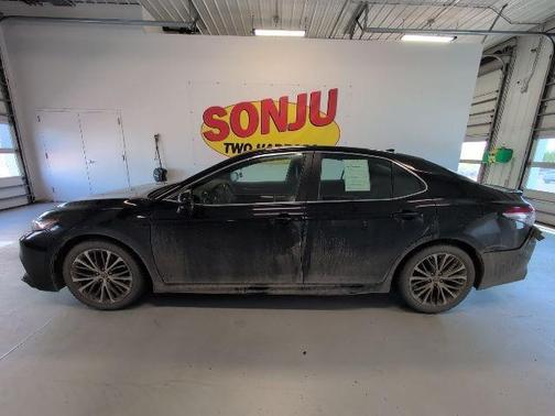 Midnight Black Metallic 2019 Toyota Camry SE
