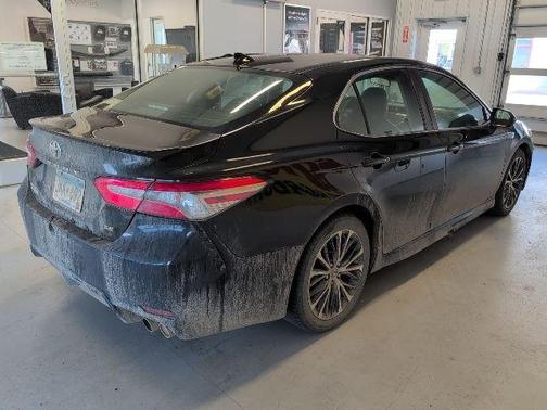 Midnight Black Metallic 2019 Toyota Camry SE