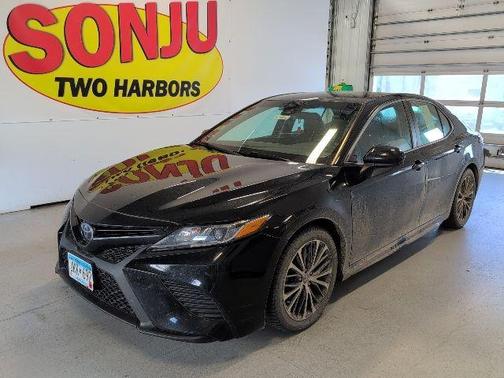 Midnight Black Metallic 2019 Toyota Camry SE