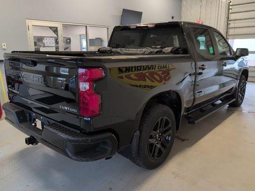 2023 Chevrolet Silverado 1500 Custom