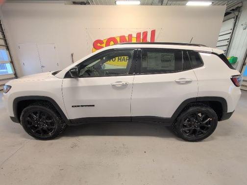 Bright White Clearcoat 2026 Jeep Compass Latitude