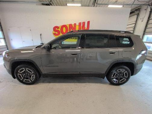 Sting Gray Clearcoat 2026 Jeep Cherokee LAREDO/LIMITED