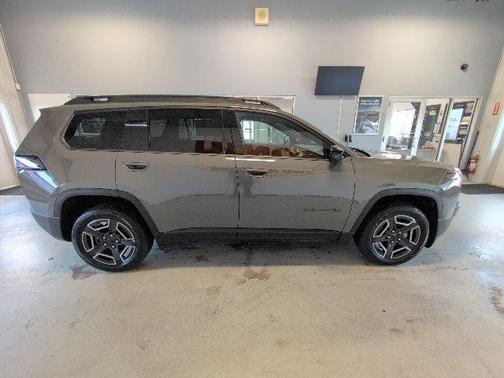 Sting Gray Clearcoat 2026 Jeep Cherokee LAREDO/LIMITED