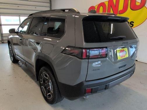 Sting Gray Clearcoat 2026 Jeep Cherokee LAREDO/LIMITED