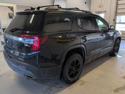 2022 GMC Acadia AT4