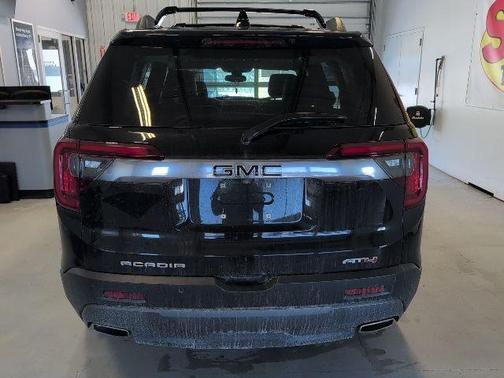 2022 GMC Acadia AT4