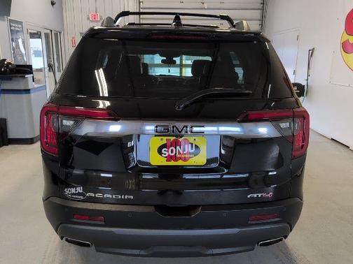 2022 GMC Acadia AT4