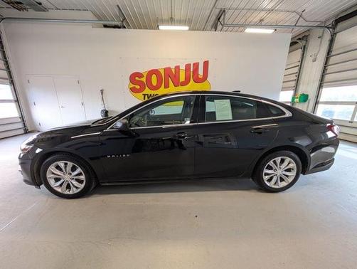 Mosaic Black Metallic 2022 Chevrolet Malibu LT
