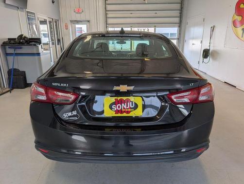 Mosaic Black Metallic 2022 Chevrolet Malibu LT