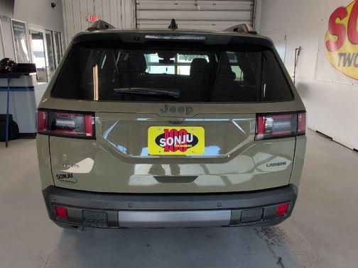 41 2026 Jeep Cherokee LAREDO/LIMITED