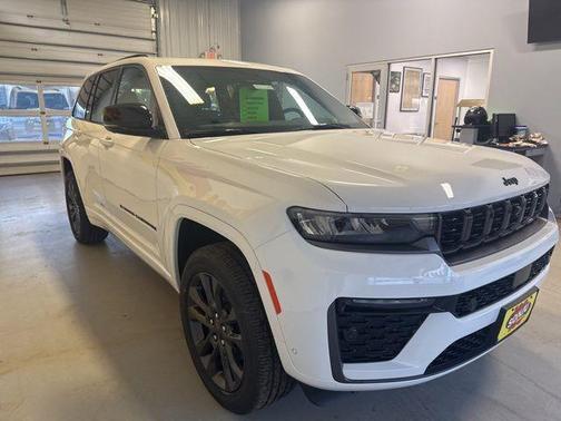 Bright White Clearcoat 2026 Jeep Grand Cherokee Limited