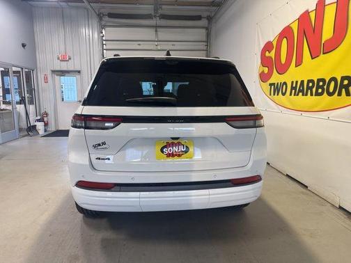 Bright White Clearcoat 2026 Jeep Grand Cherokee Limited