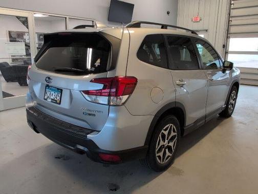 Ice Silver Metallic 2019 Subaru Forester Premium