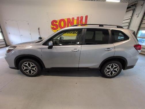Ice Silver Metallic 2019 Subaru Forester Premium