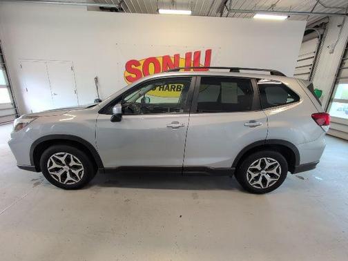 Ice Silver Metallic 2019 Subaru Forester Premium