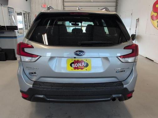 Ice Silver Metallic 2019 Subaru Forester Premium