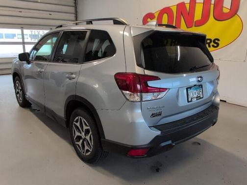 Ice Silver Metallic 2019 Subaru Forester Premium