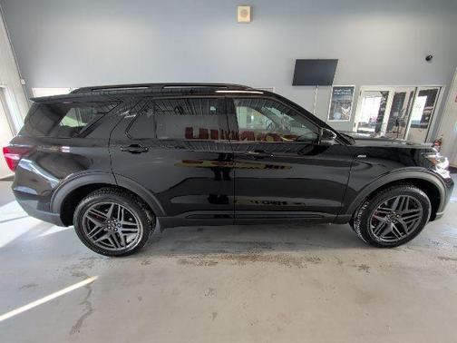 Agate Black Metallic 2026 Ford Explorer ST-Line