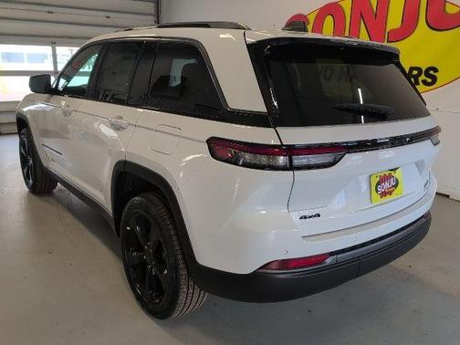 Bright White Clearcoat 2026 Jeep Grand Cherokee Limited