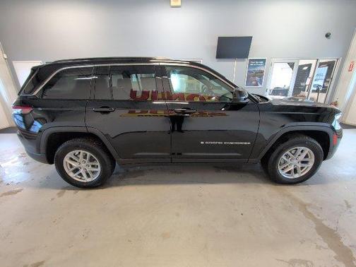 Diamond Black 2026 Jeep Grand Cherokee Laredo X